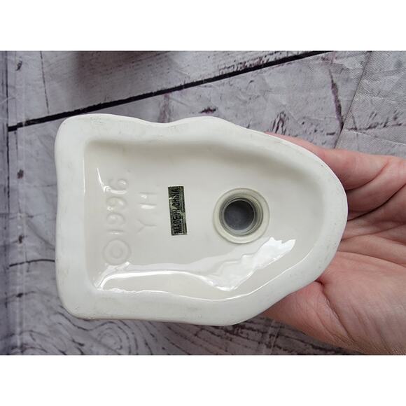 Vintage 1996 YH Ceramic Lighthouse Holiday Winter Salt & Pepper Shaker Set - Picture 8 of 10